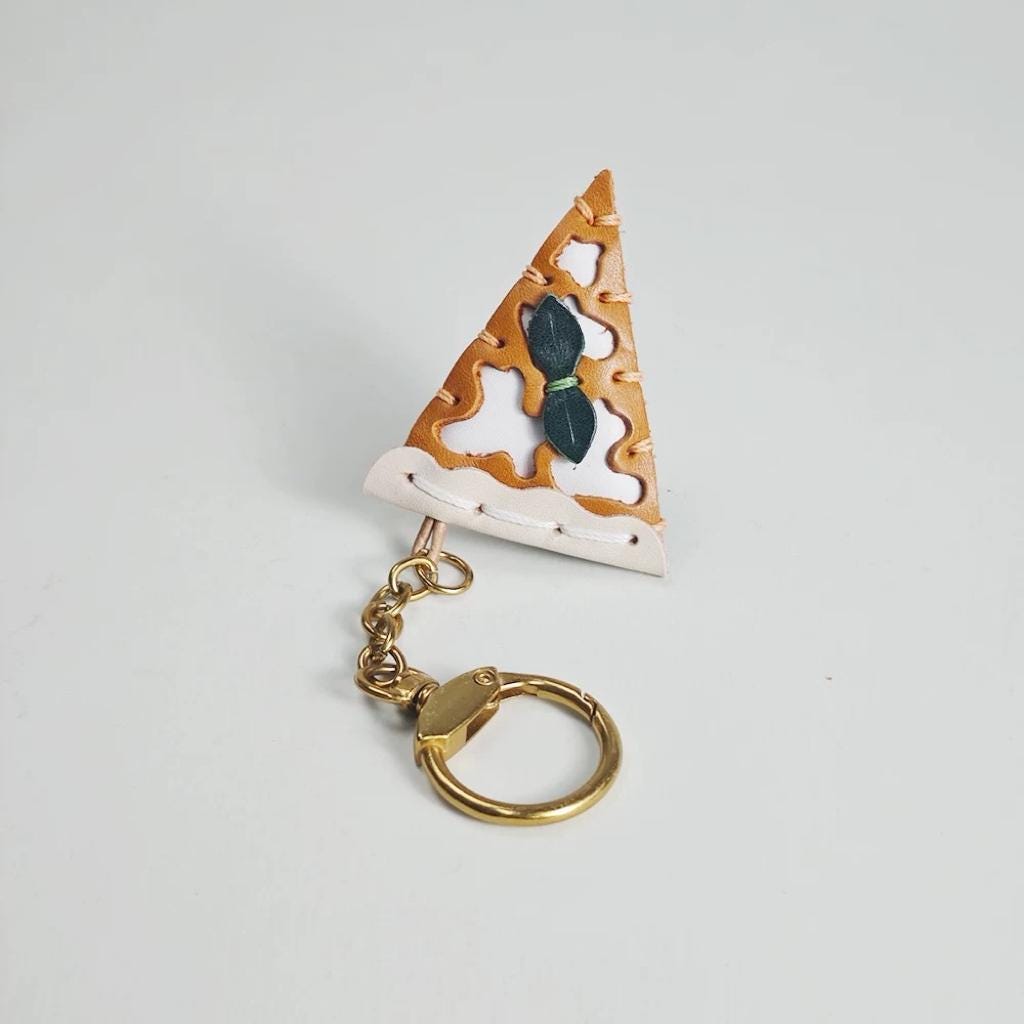 Handmade Leather Pizza Slice Keychain – Cute Food Bag Charm