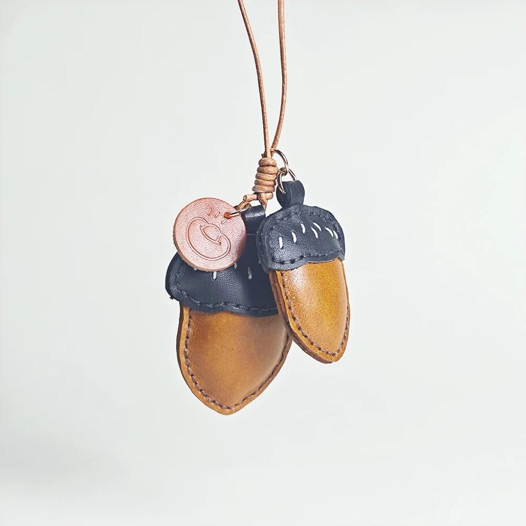 Handmade Leather Acorn Keychain – Autumn Nature Bag Charm