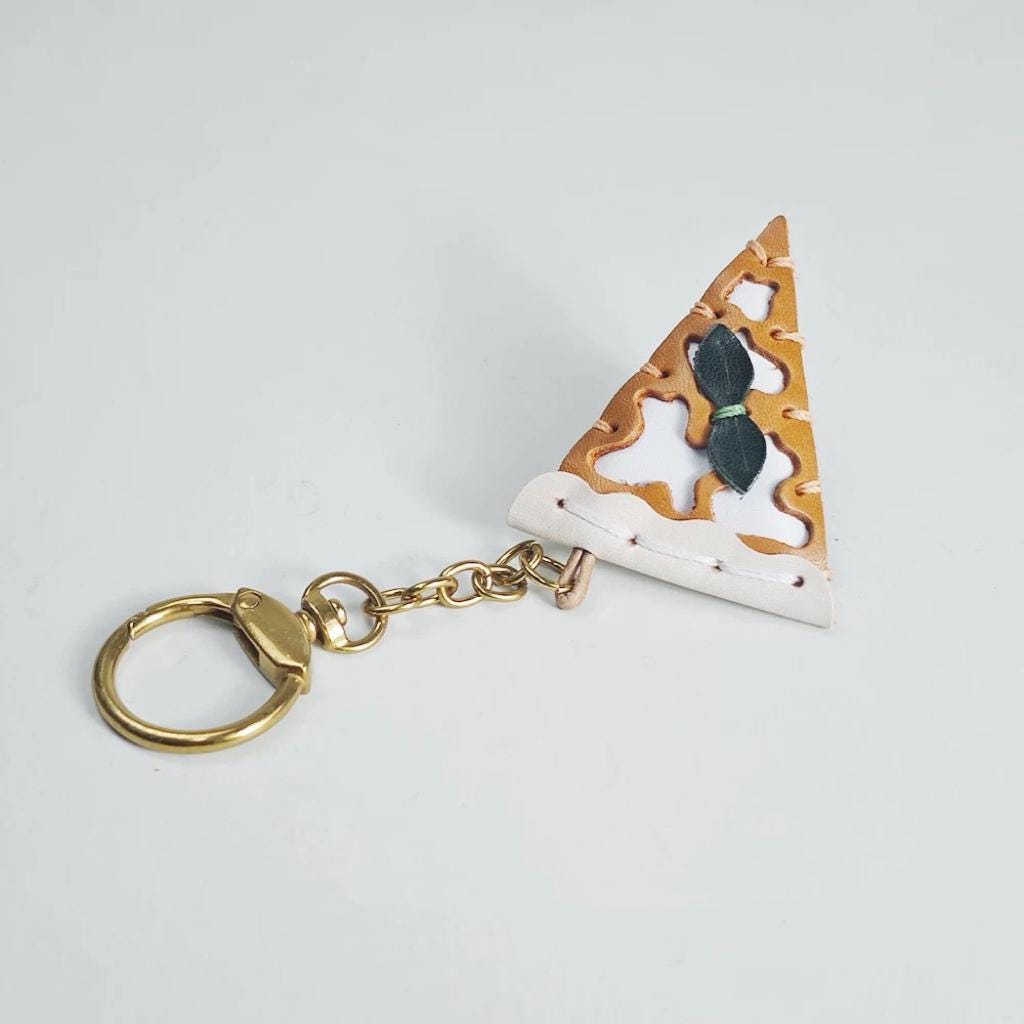 Handmade Leather Pizza Slice Keychain – Cute Food Bag Charm